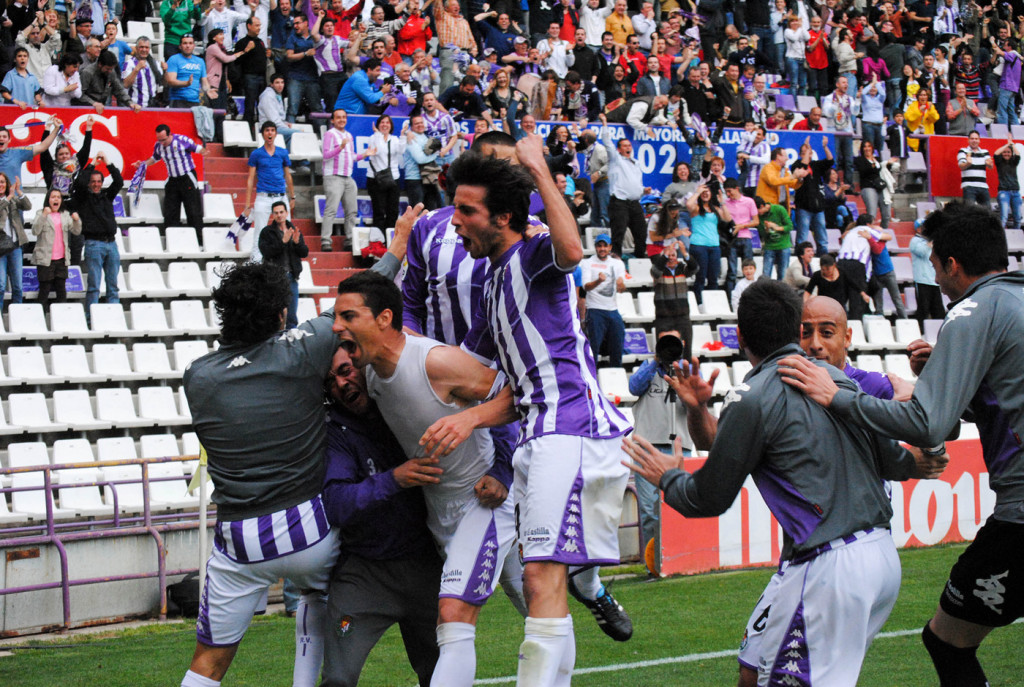 Real Valladolid celebrando victoria