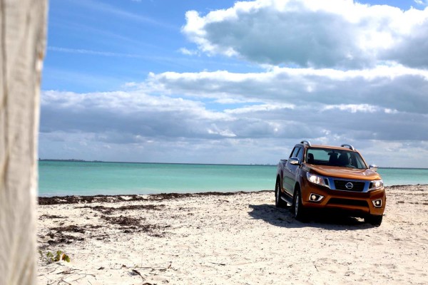 Green orange nissan playa