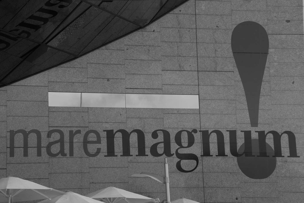 logo maremagnum blanco negro